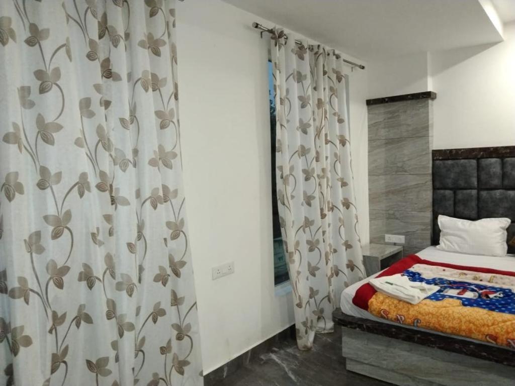 Five Seasons Hotel 3*