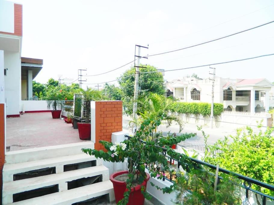Ankhi's With Parking Apartment