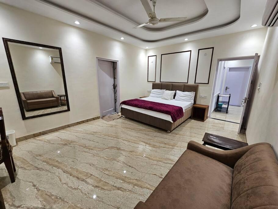 Apartment Ankhi's With Parking *