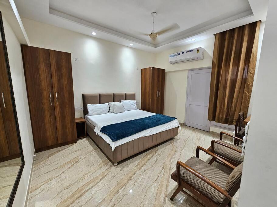 Ankhi's With Parking Amritsar