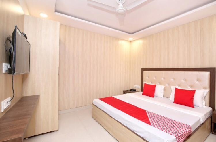 Hotel Forever View Near Golden Temple 3*