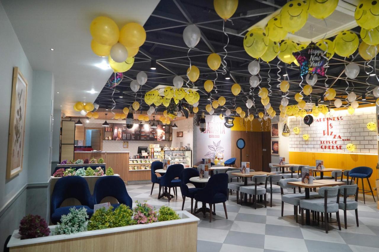 Luxurio - In-house Barista Cafe, Near Golden Temple Hotel