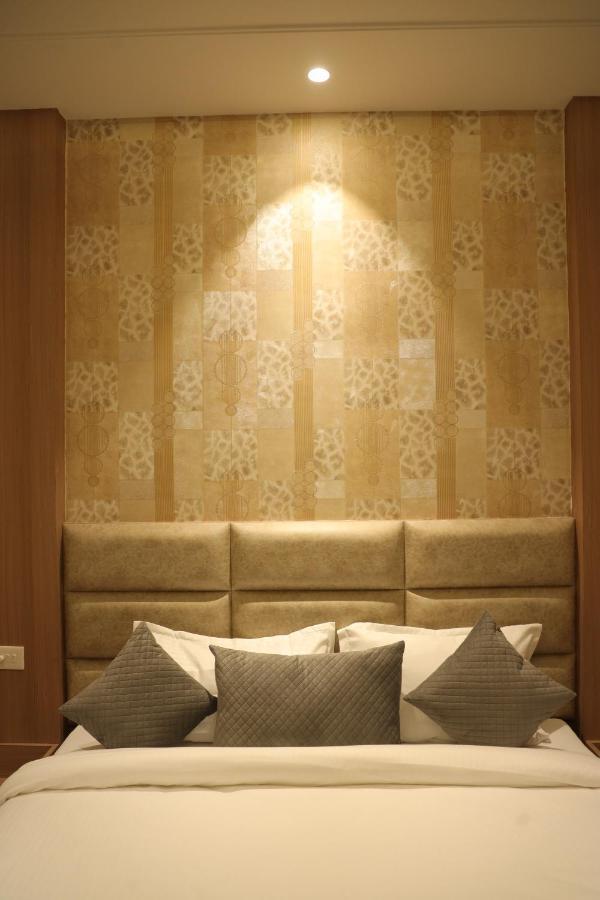 Crown Savoy, Near Railway Station & Guru Nanak Dev 3*