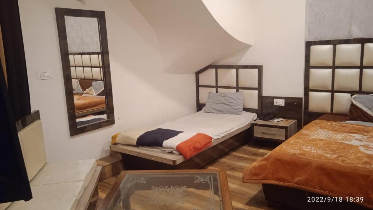Unique House Hotel *