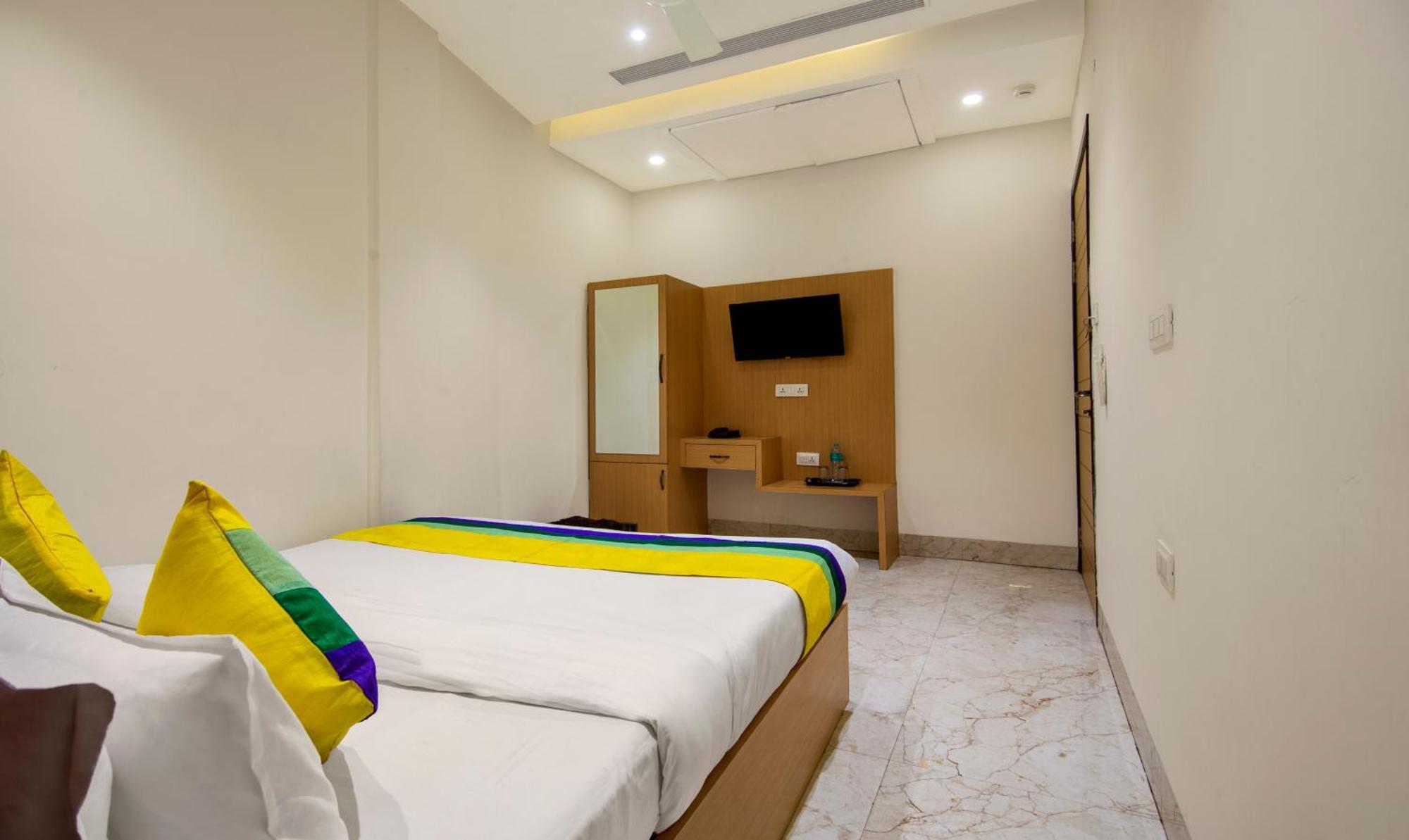 Itsy Sehdev Residency, Near Golden Temple Hotel