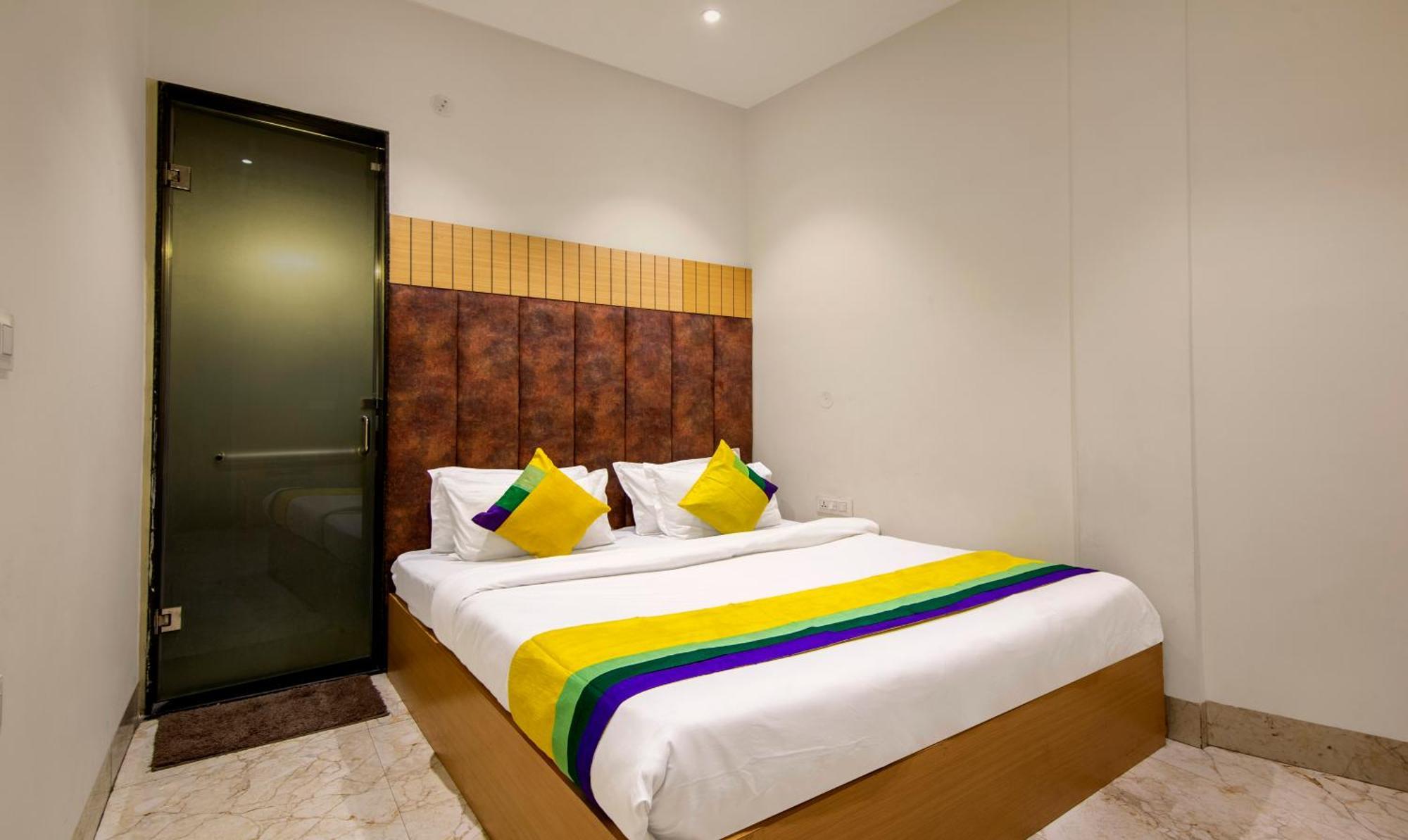 Hotel Itsy Sehdev Residency, Near Golden Temple