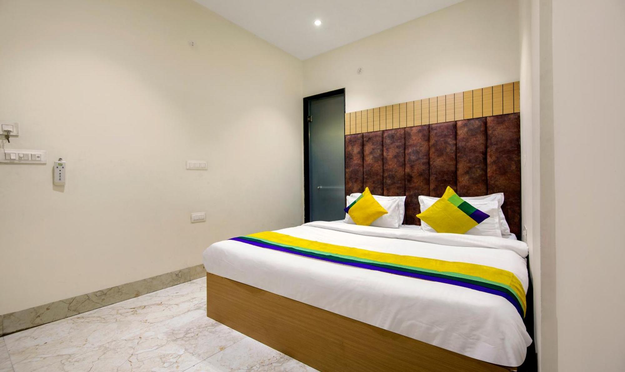 Itsy Sehdev Residency, Near Golden Temple Hotel