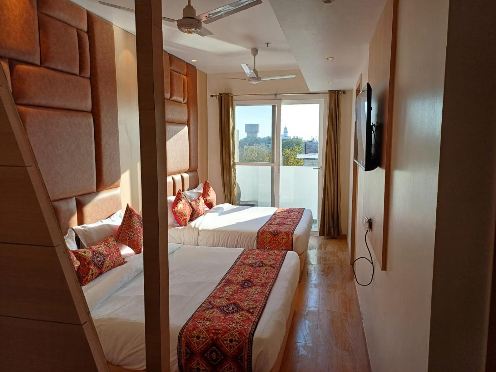Hotel Jr Grand 100 Meter From Golden Temple Amritsar