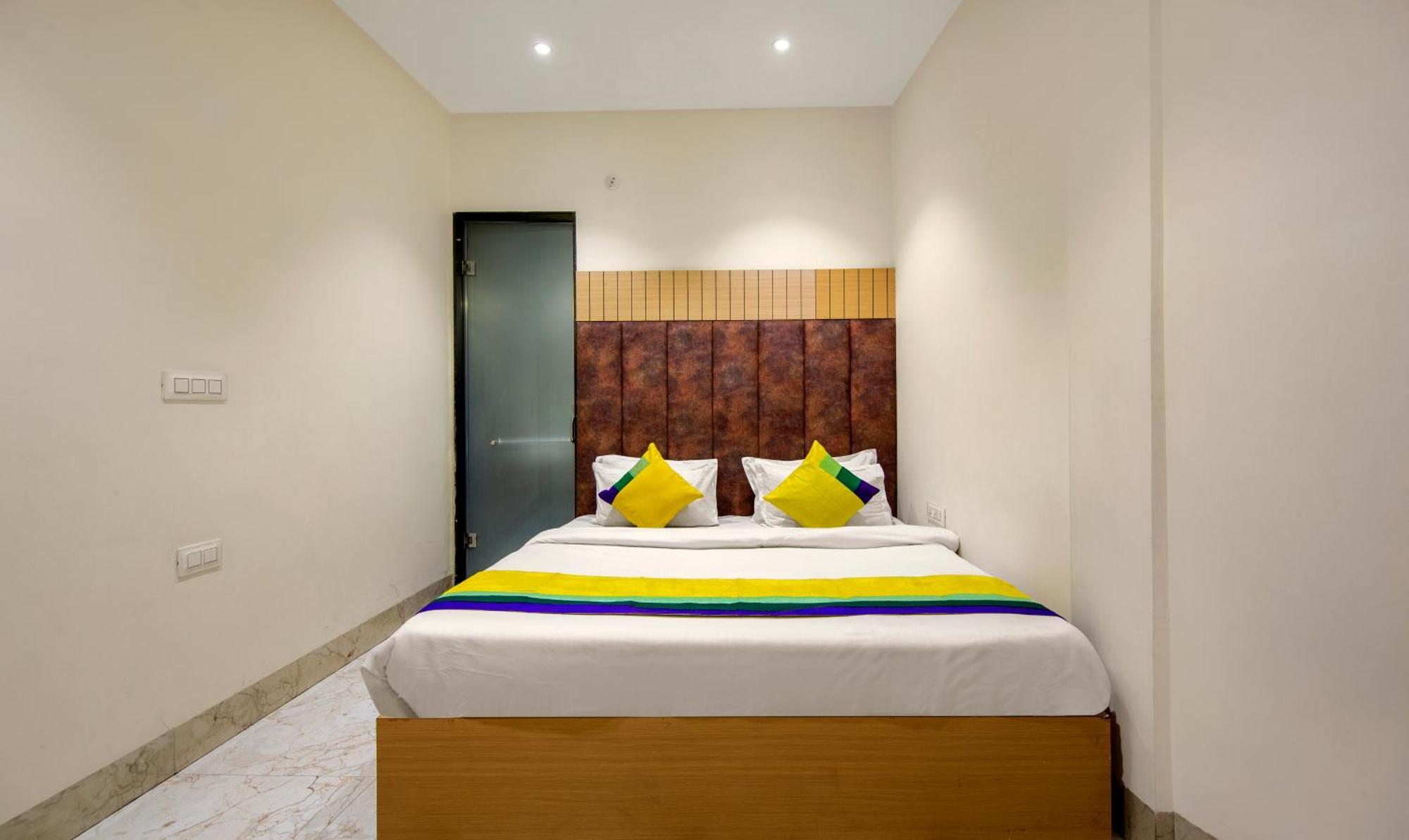 Hotel Itsy Sehdev Residency, Near Golden Temple
