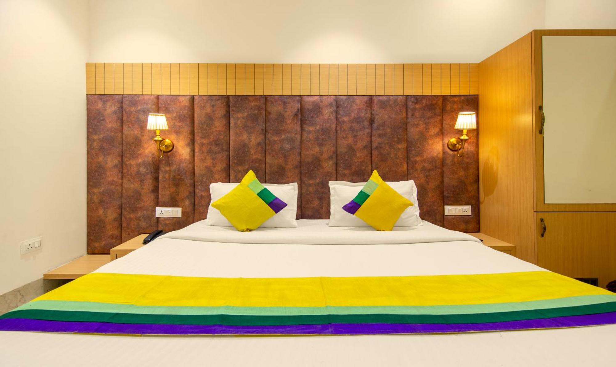 Itsy Sehdev Residency, Near Golden Temple Hotel 3*
