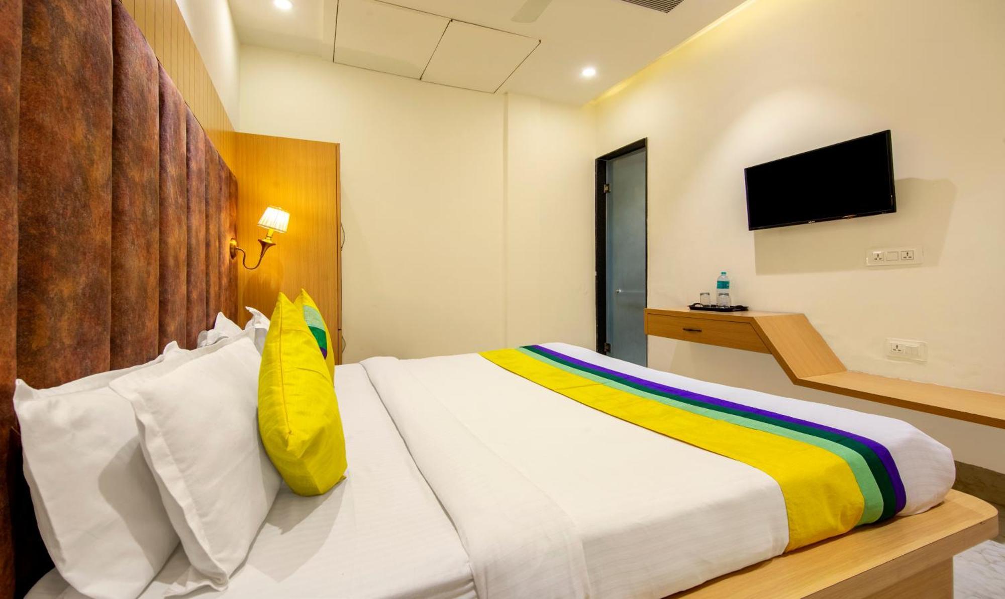 Itsy Sehdev Residency, Near Golden Temple