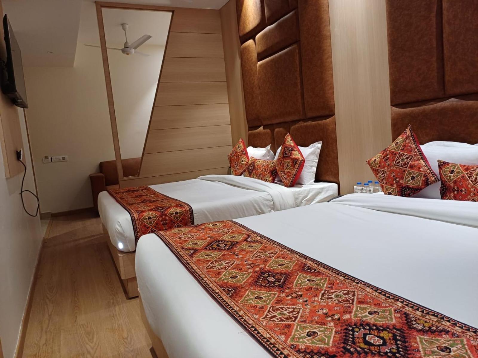 Hotel Jr Grand 100 Meter From Golden Temple Amritsar
