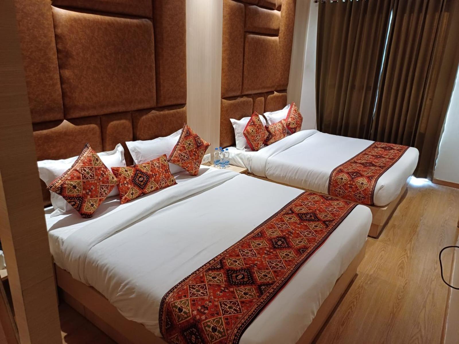 Hotel Jr Grand 100 Meter From Golden Temple