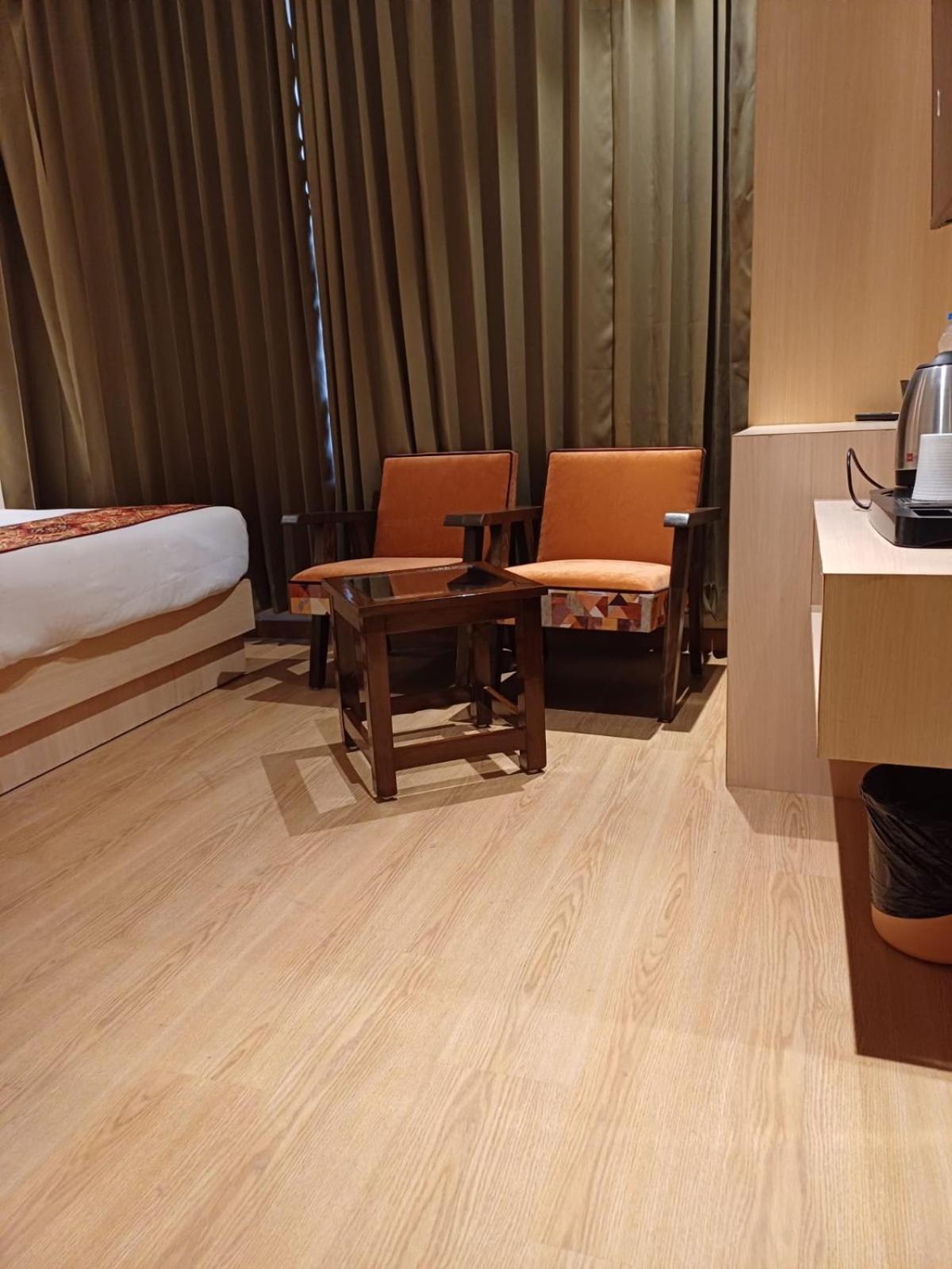 Hotel Jr Grand 100 Meter From Golden Temple Amritsar