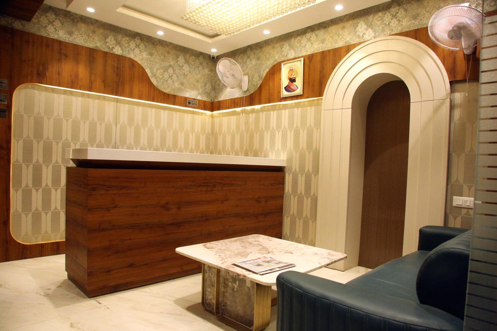 Jr Grand 100 Meter From Golden Temple Hotel