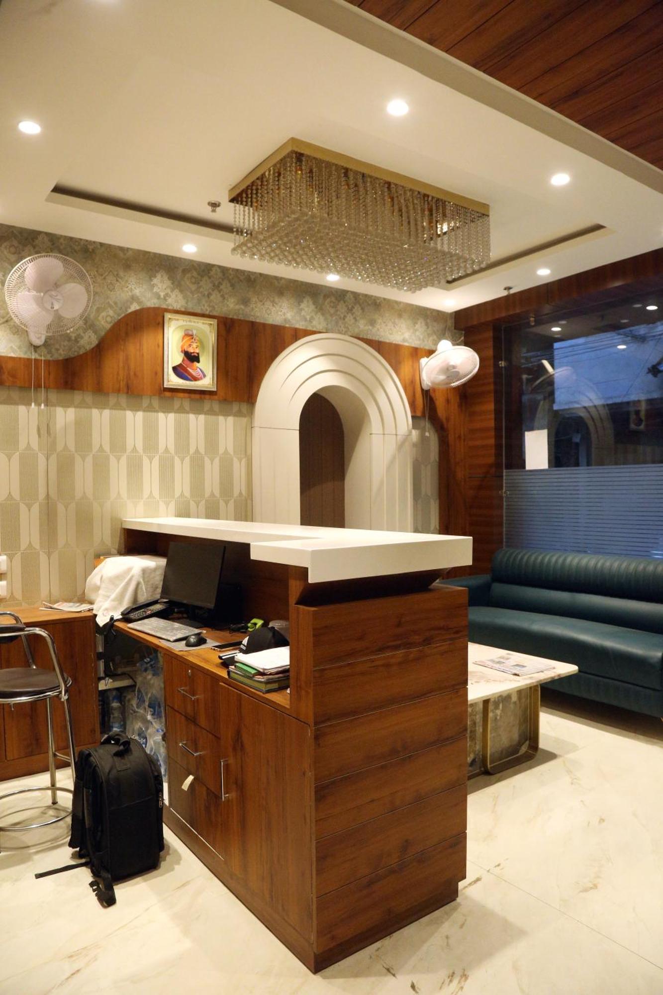 Jr Grand 100 Meter From Golden Temple Hotel 3*