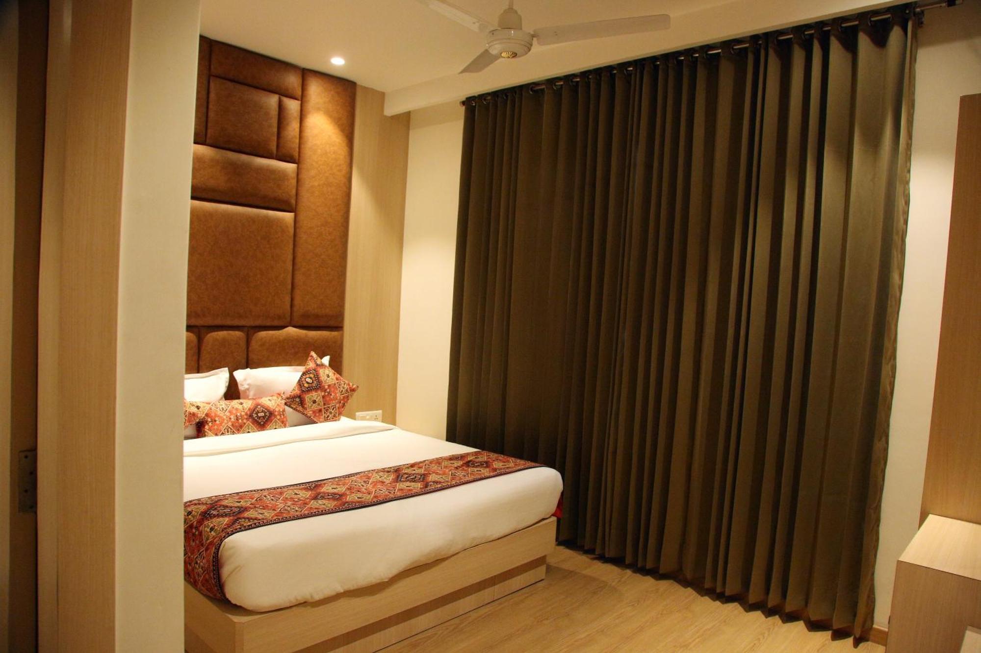 Hotel Jr Grand 100 Meter From Golden Temple Amritsar