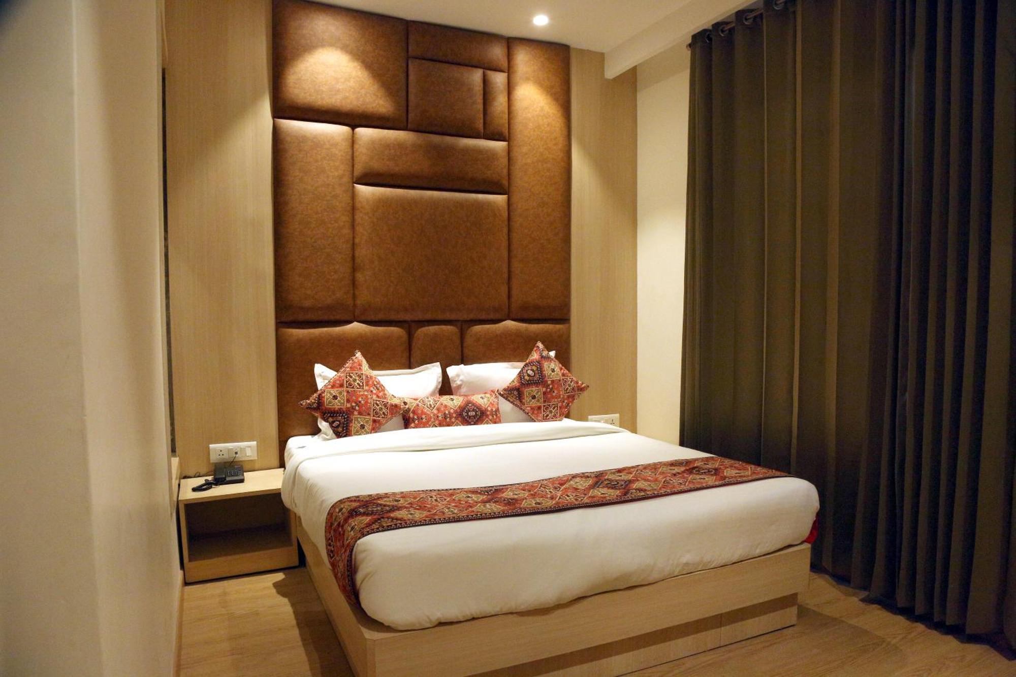 Hotel Jr Grand 100 Meter From Golden Temple 3*