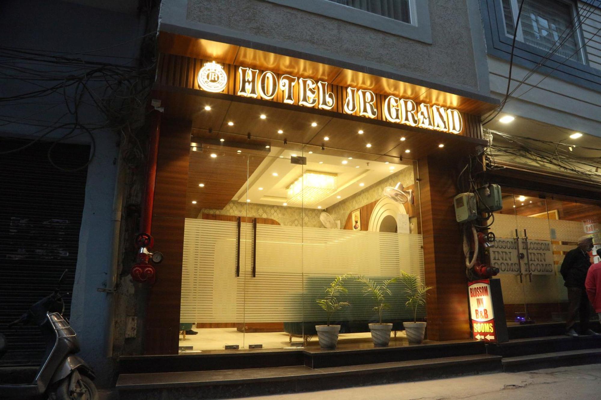 Jr Grand 100 Meter From Golden Temple Hotel Amritsar
