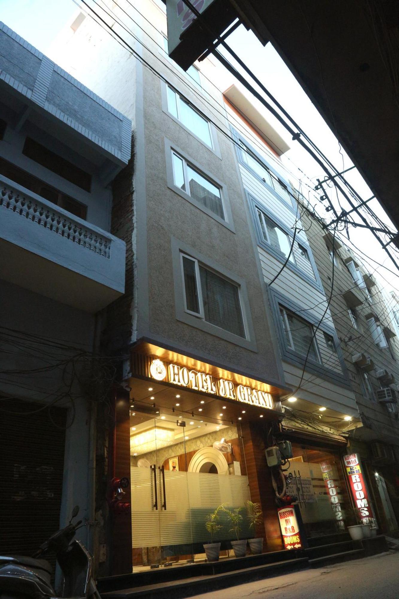 Hotel Jr Grand 100 Meter From Golden Temple