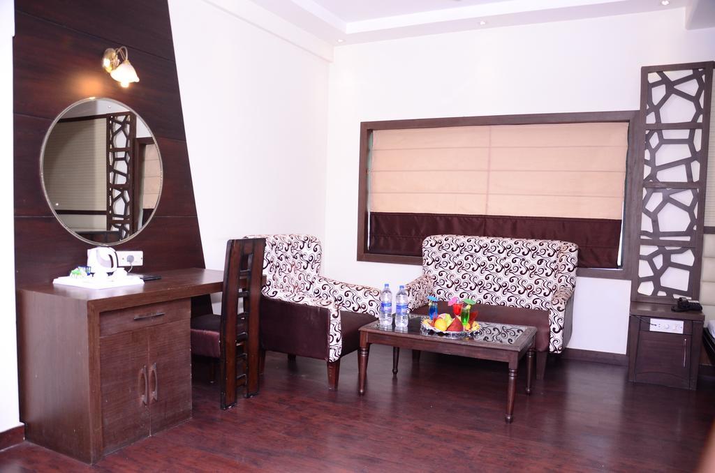Hotel Raj Continental