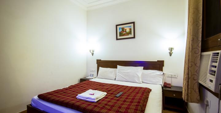 Sapphire Opposite Golden Temple Hotel