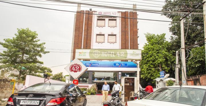 Capital O 15395 42 Hotel 3*