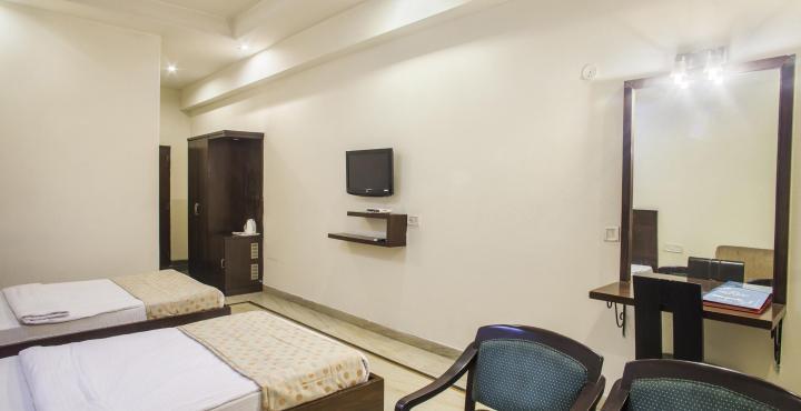 Capital O 15395 42 Amritsar
