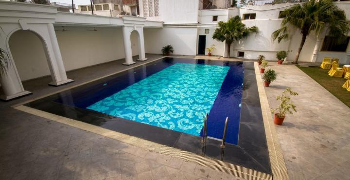 Ritz Plaza 4*