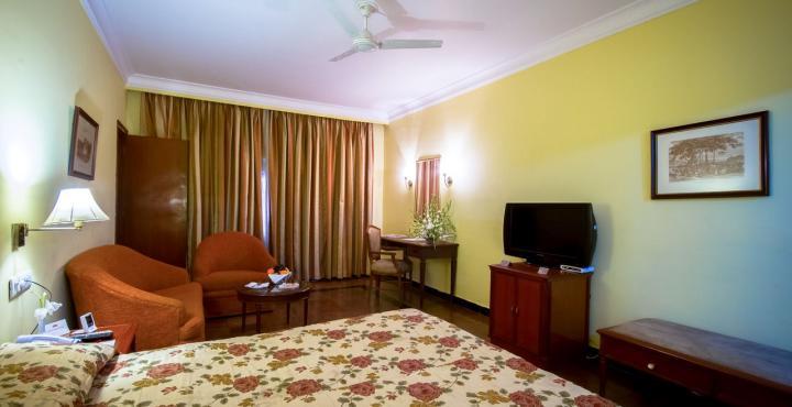 Ritz Plaza Hotel 4*