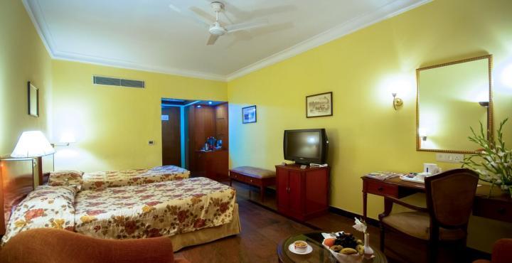 Hotel Ritz Plaza 4*