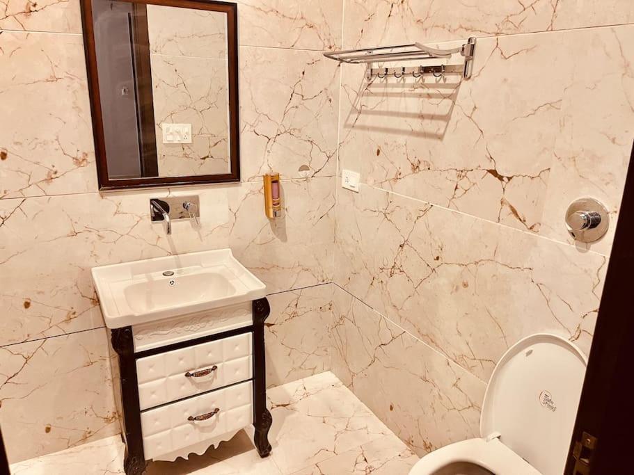 3 Bhk - Woodstock Apartment *