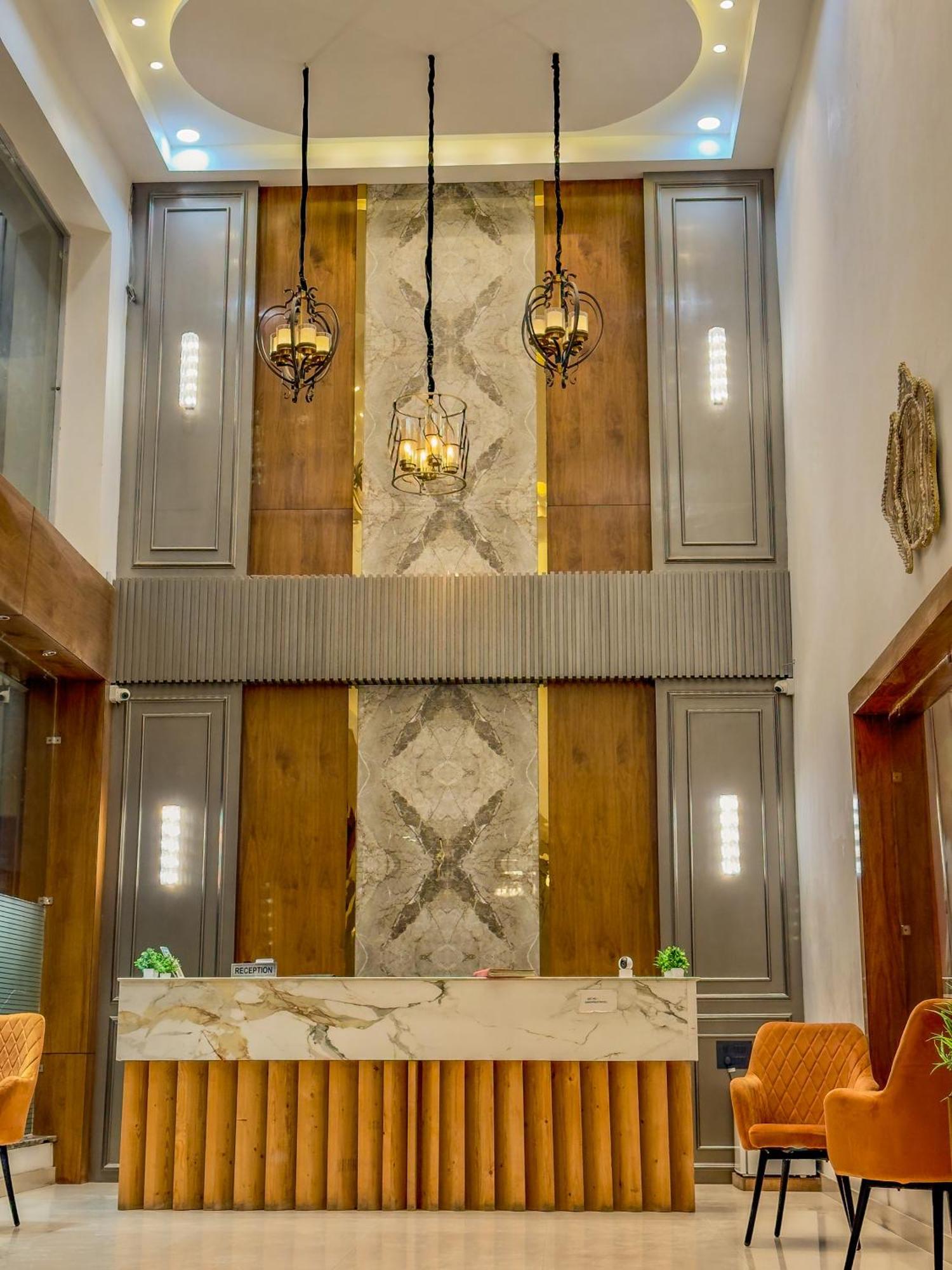 Crown Savoy, Near Railway Station & Guru Nanak Dev 3*