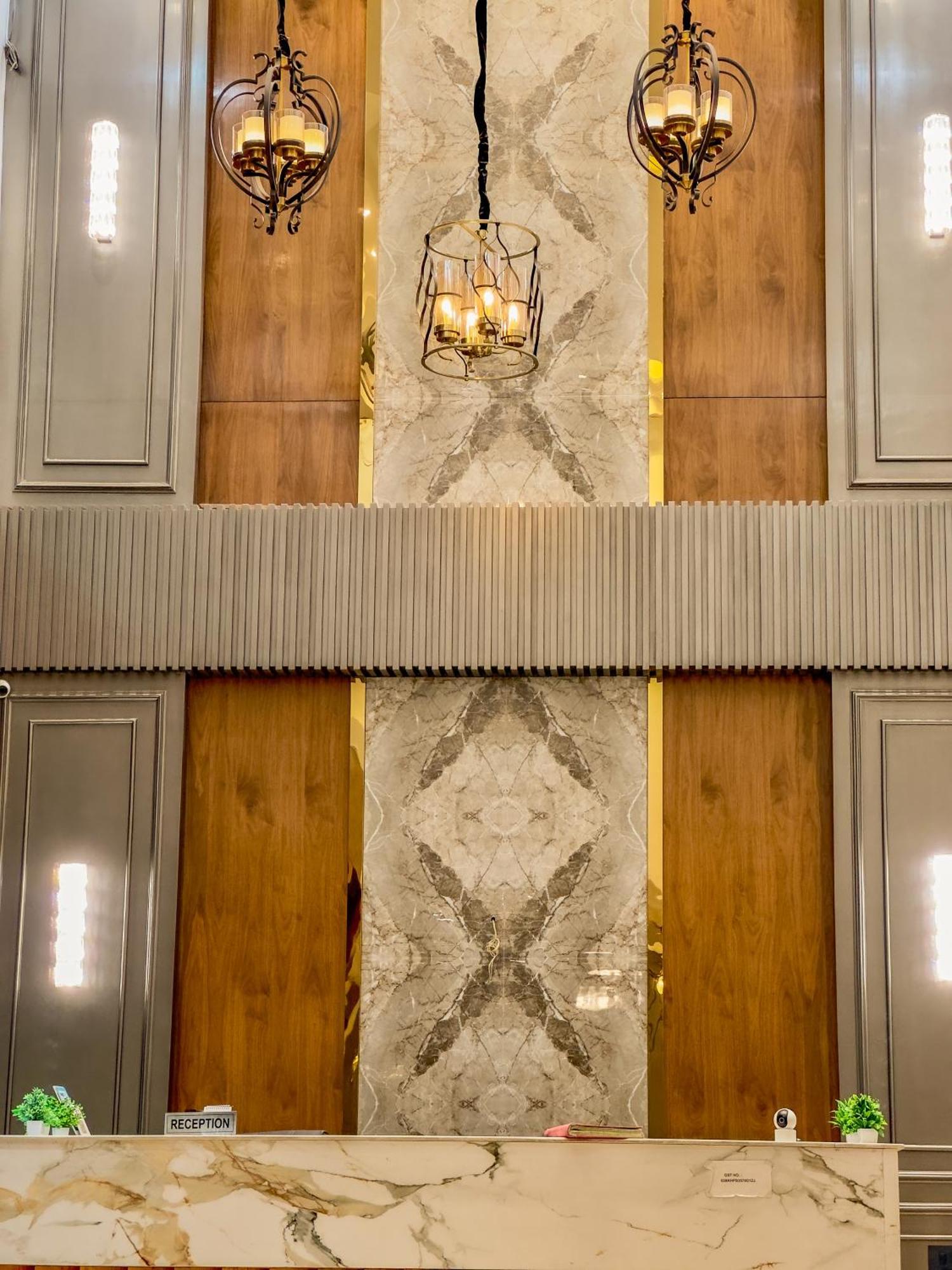 Crown Savoy, Near Railway Station & Guru Nanak Dev 3* Amritsar