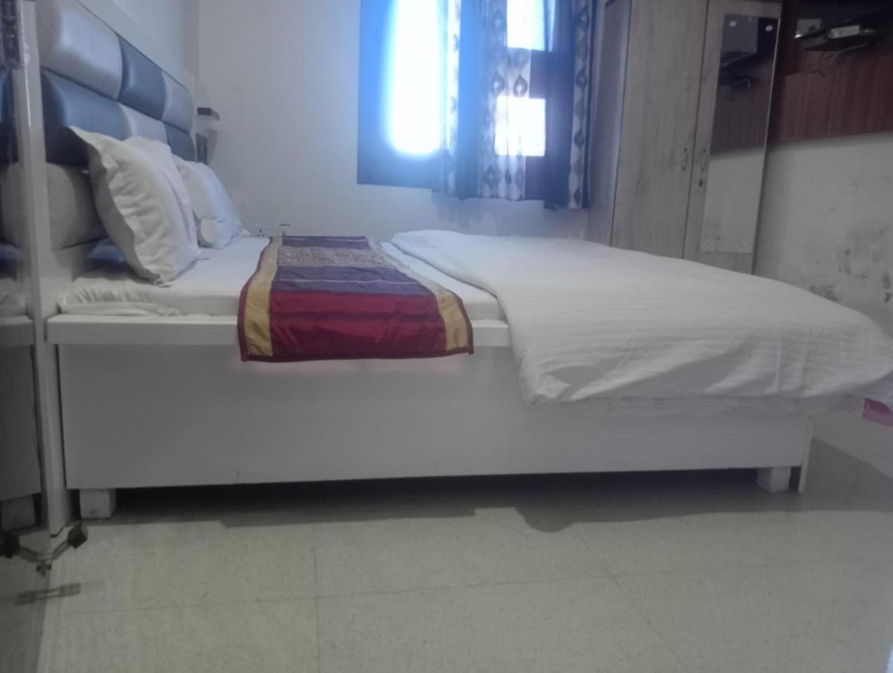 Gurjeet Guest House 50Mtr From Golden Temple Guest house 3*
