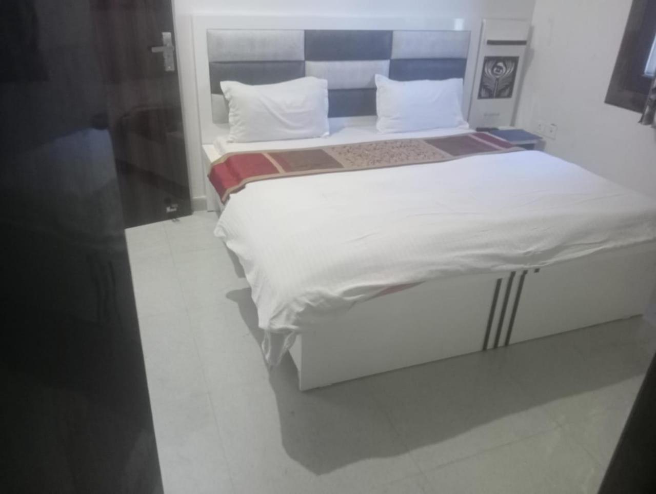 Gurjeet Guest House 50Mtr From Golden Temple 3*