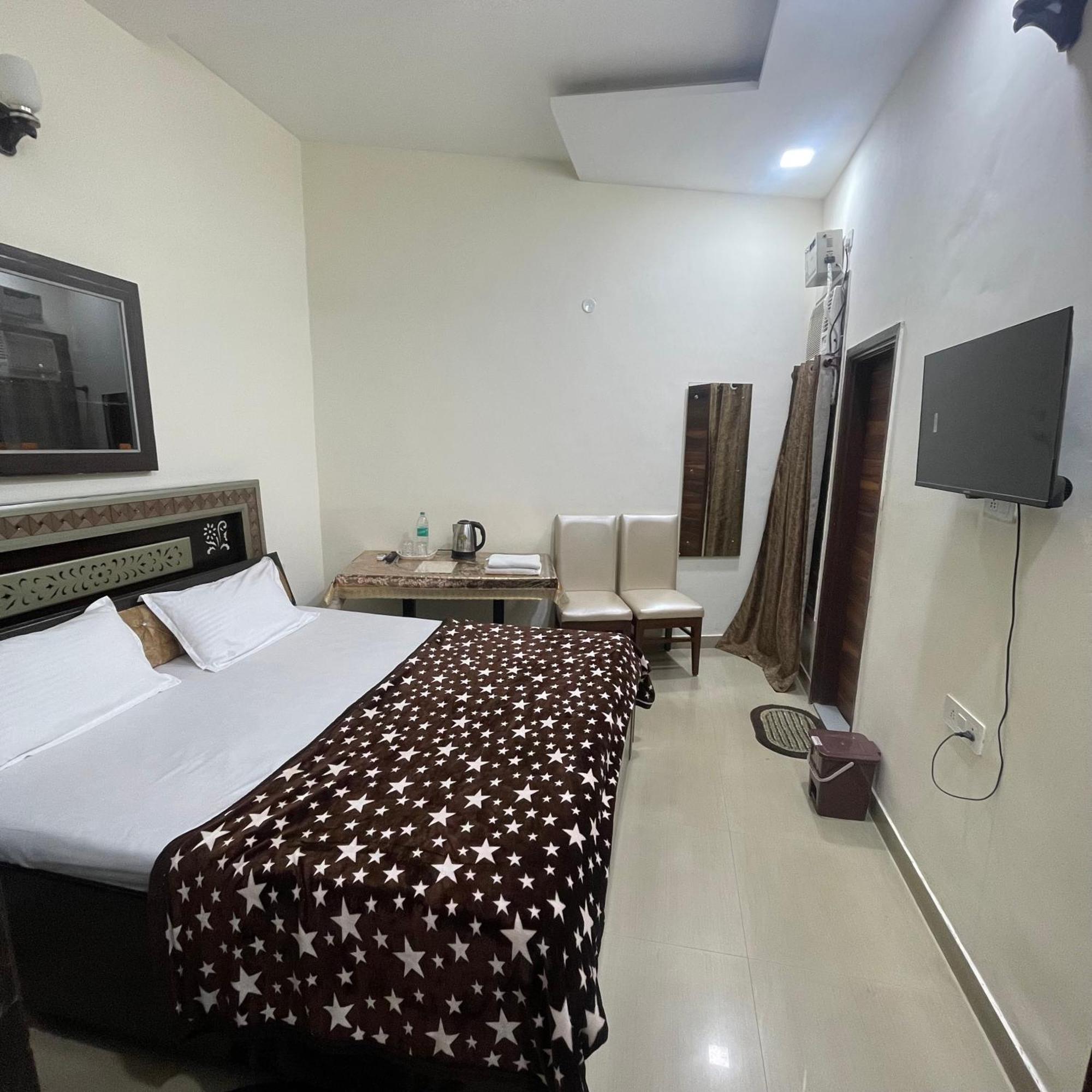 Guest house Comforts 500m From Airport *