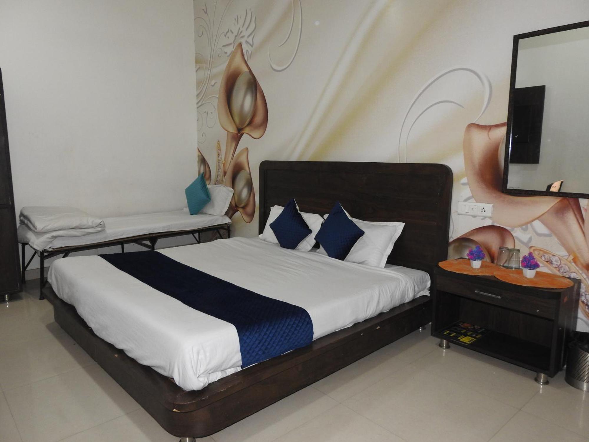 K K Residency Hotel *