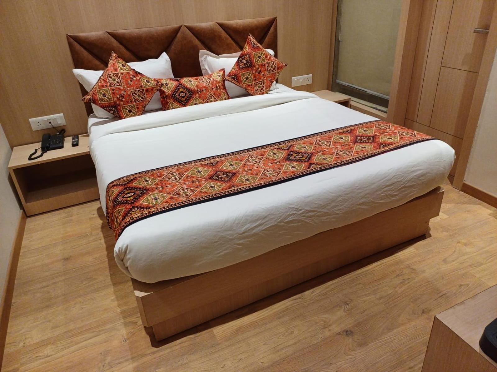 Jr Grand 100 Meter From Golden Temple Hotel Amritsar