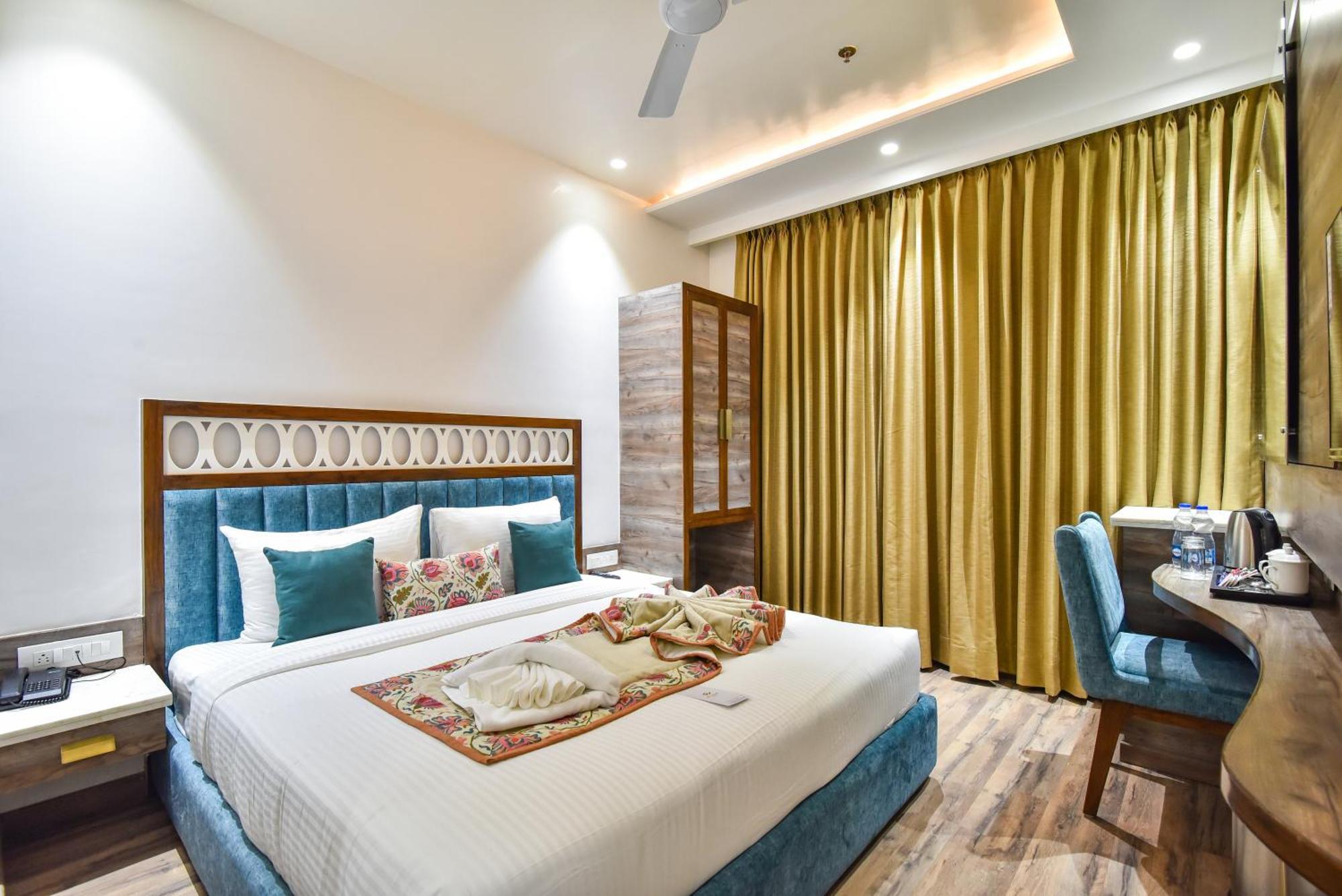 Ak Continental 2 Minutes' Walk From Bus Stand Hotel