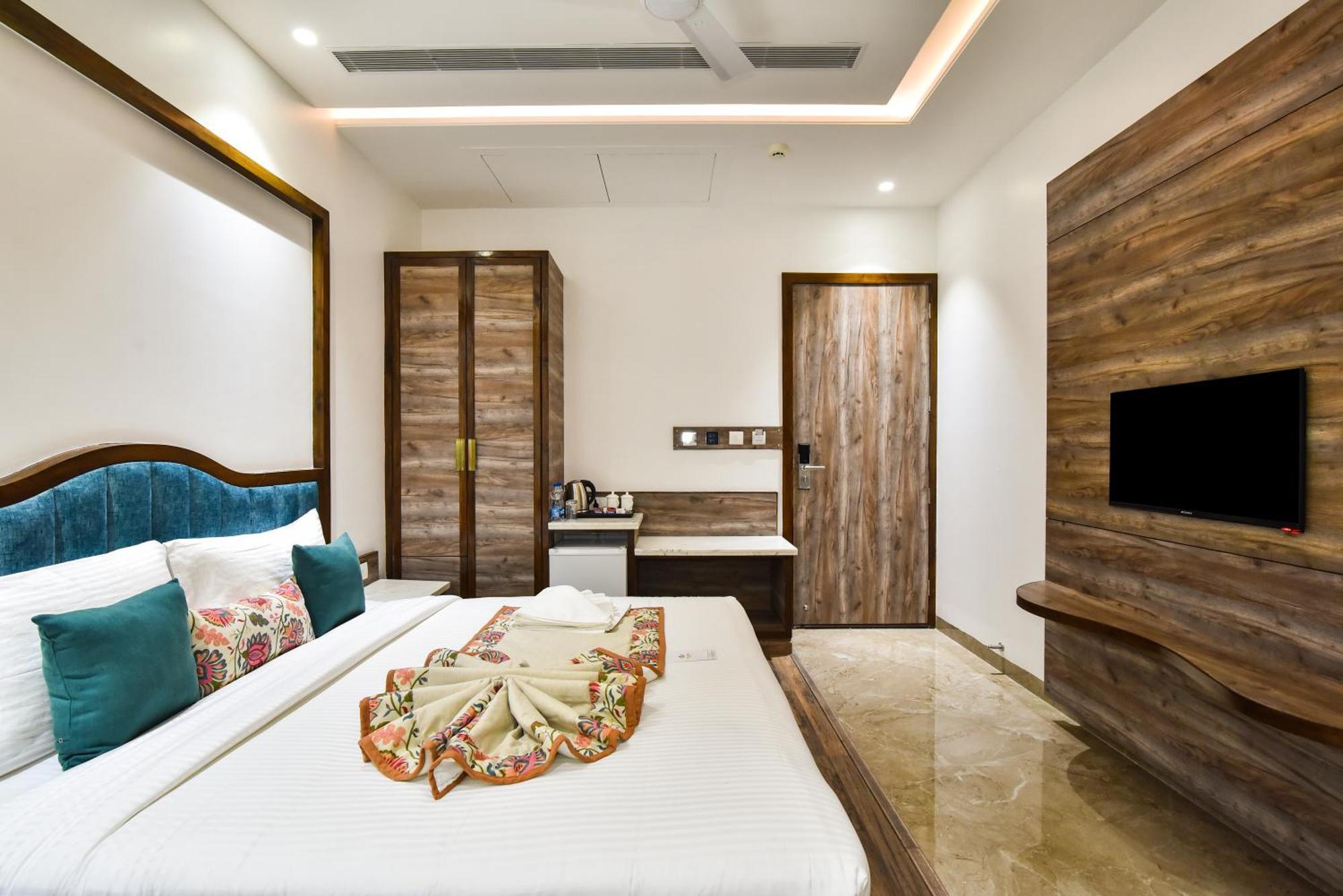 Ak Continental 2 Minutes' Walk From Bus Stand Hotel
