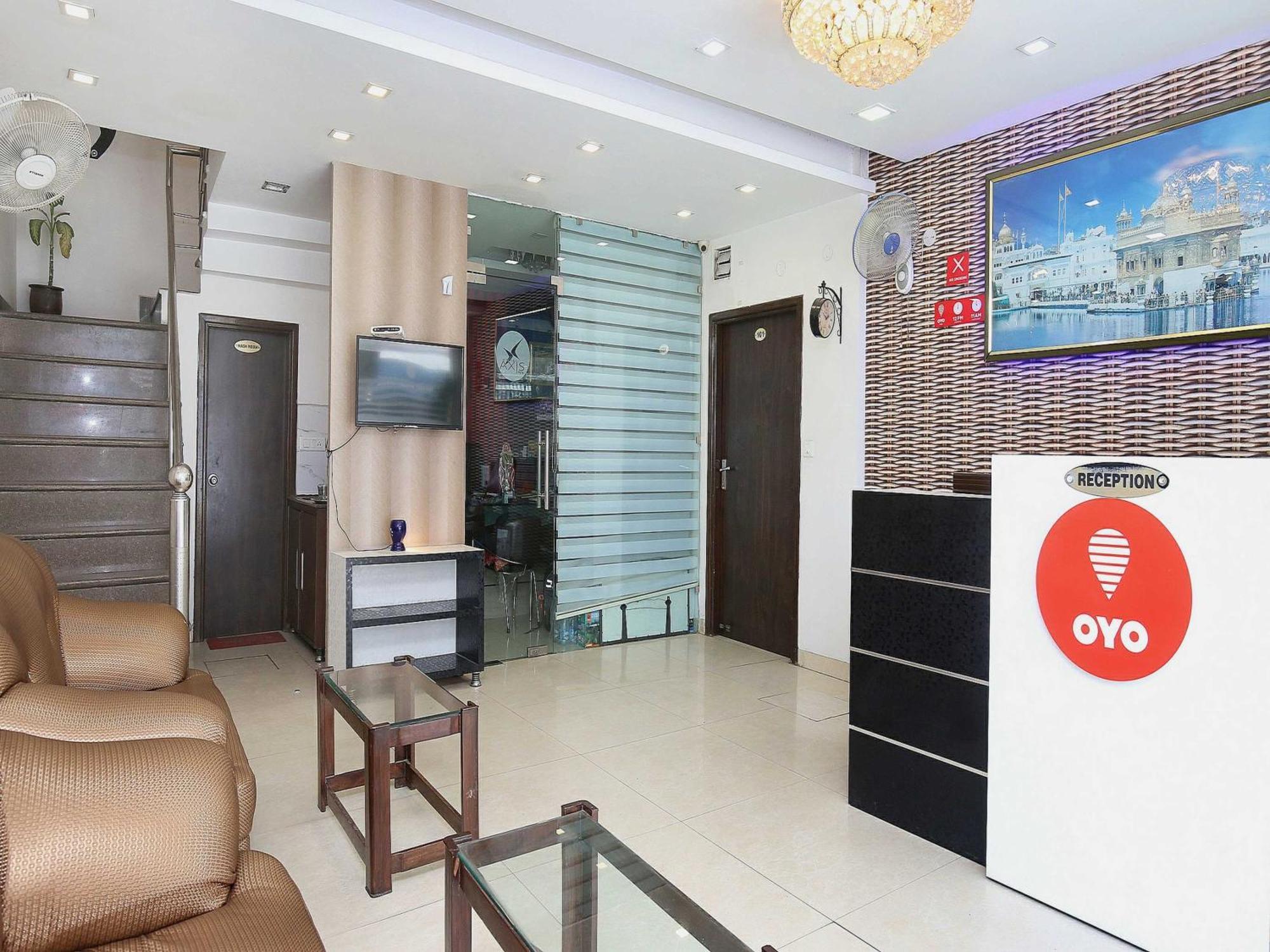 Hotel O Axis