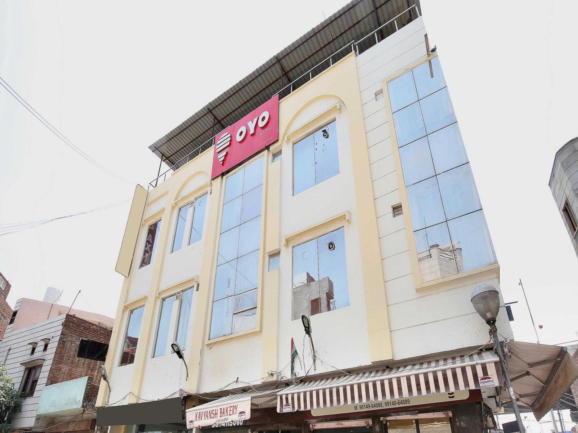Hotel O Axis 4*