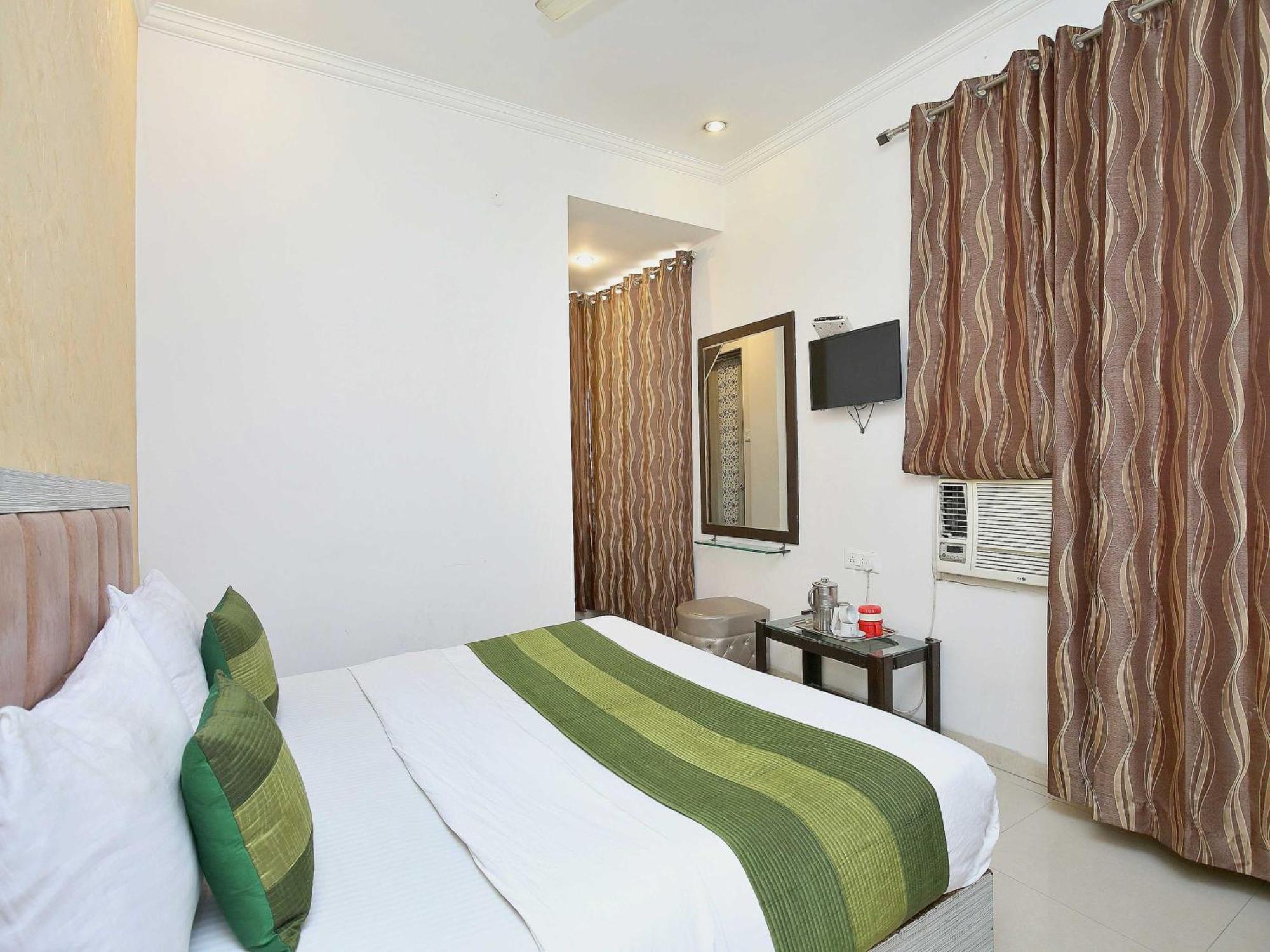 O Axis Hotel 4*