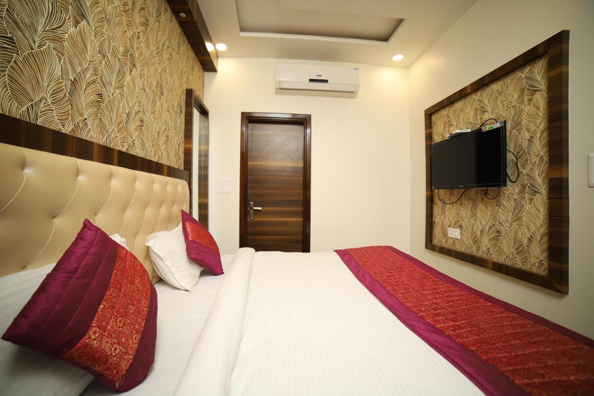 Om Sai Bed & Breakfast 4*