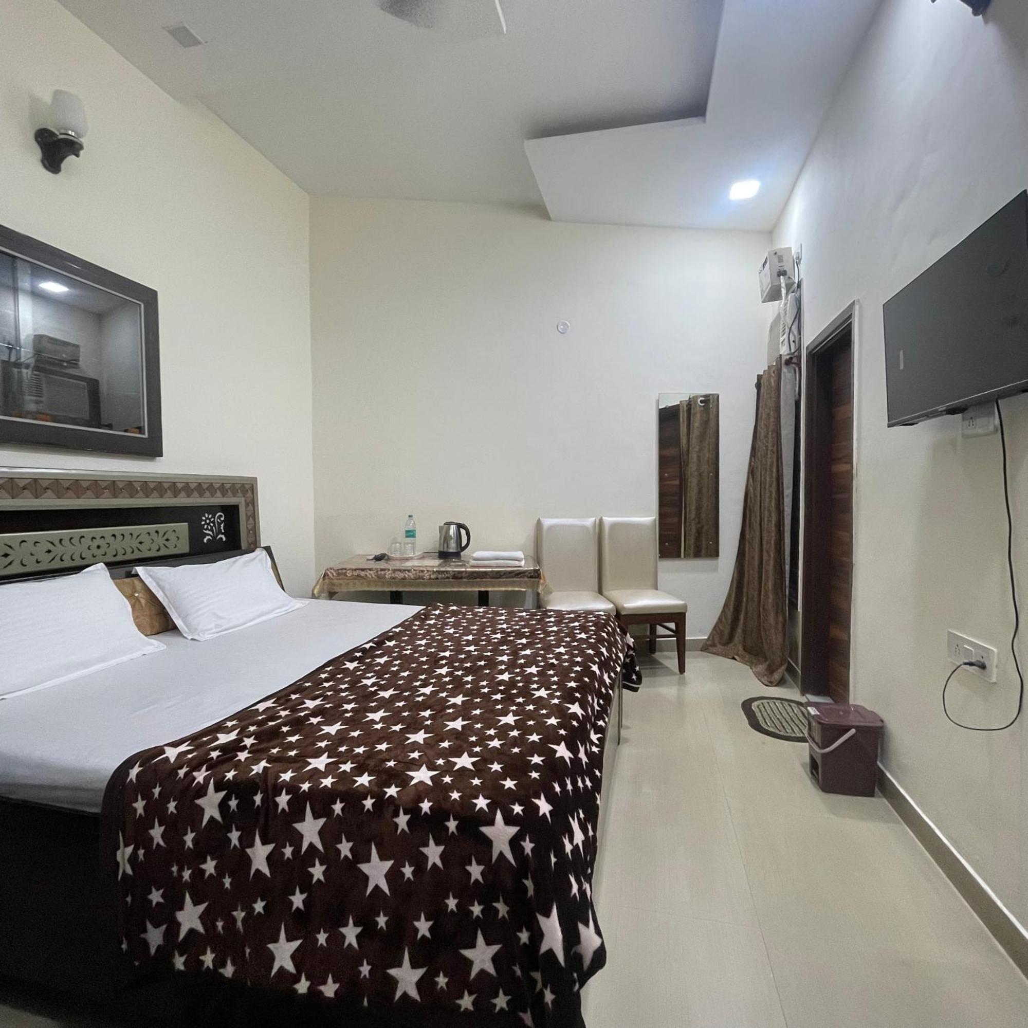 Guest house Comforts 500m From Airport Amritsar