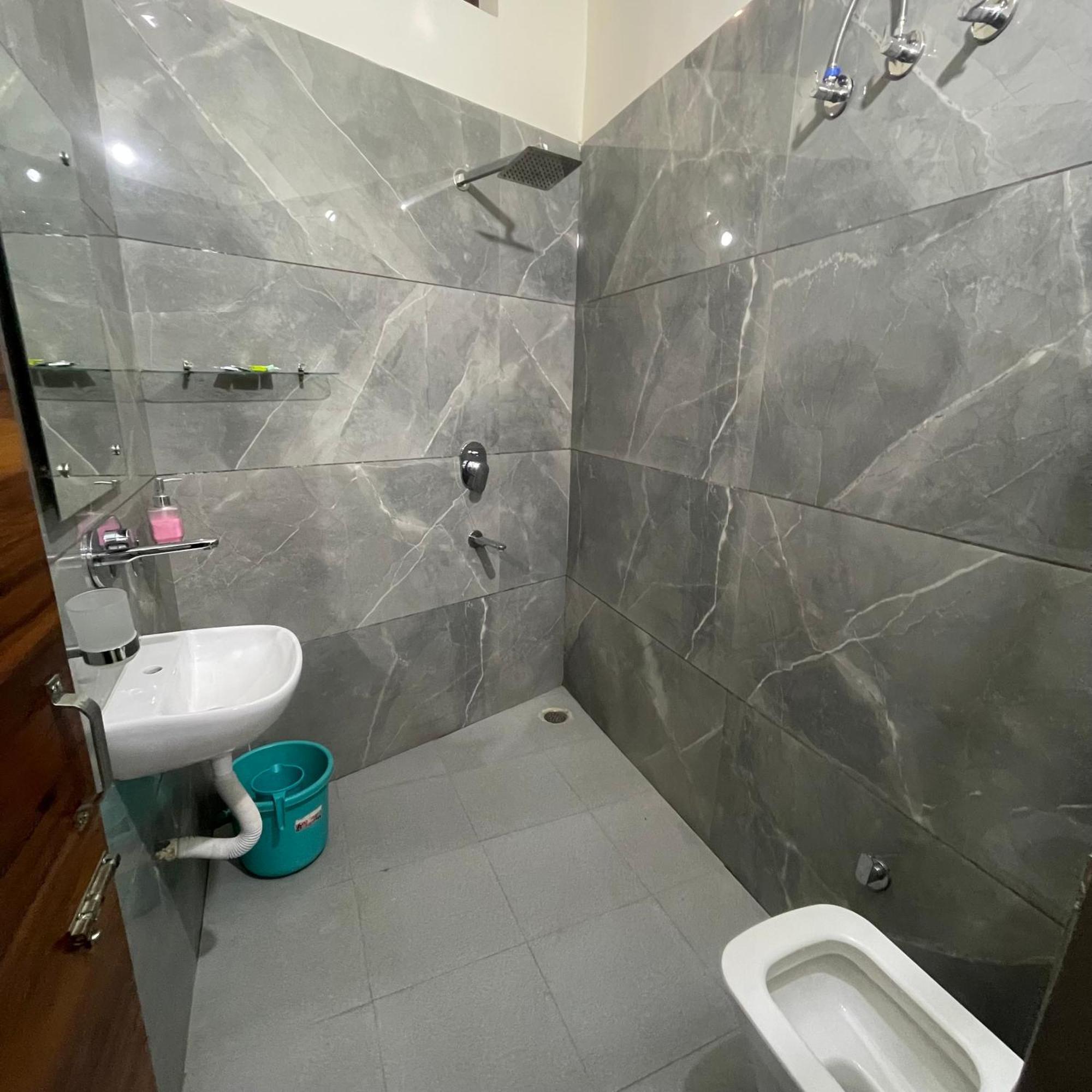 Comforts 500m From Airport * Amritsar