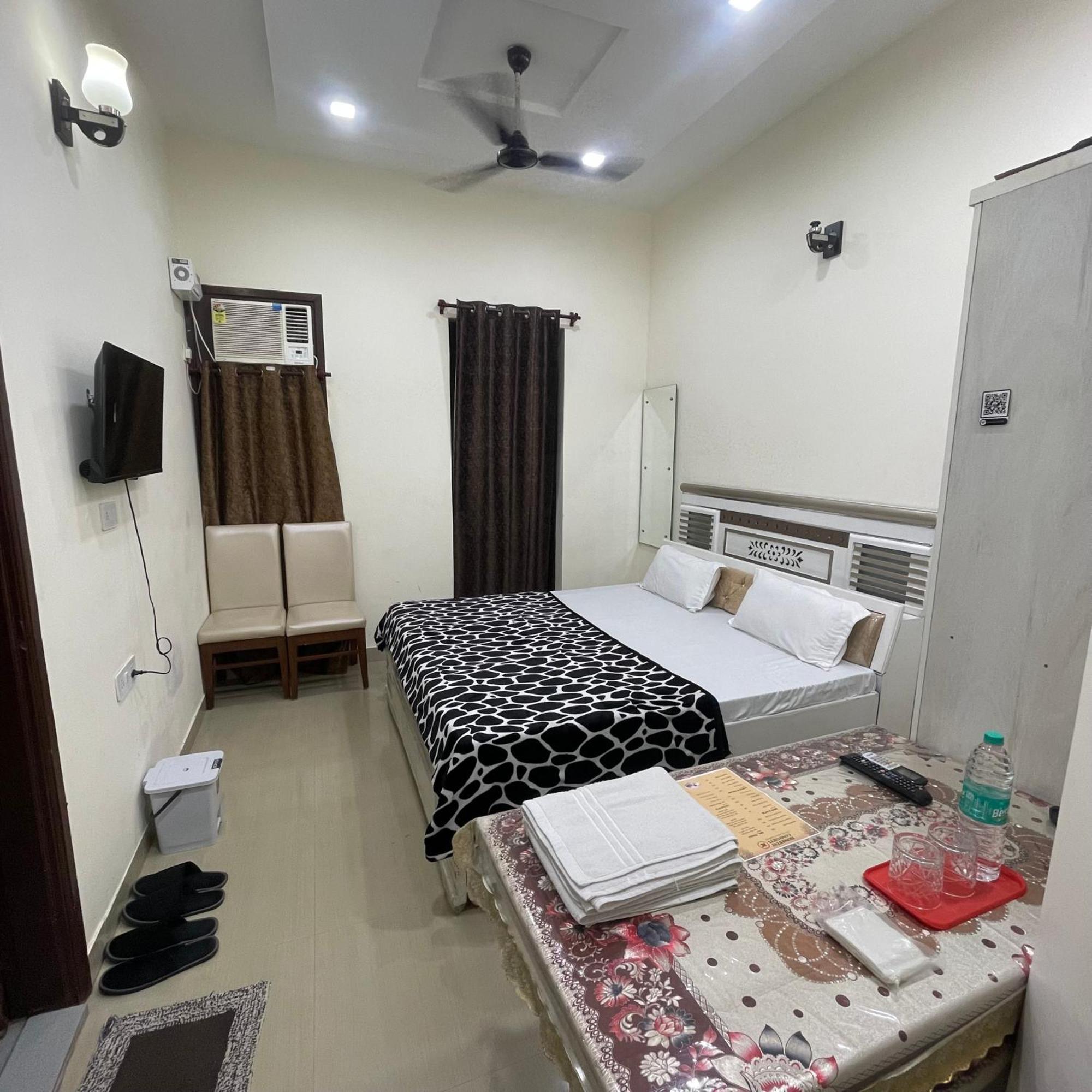 Comforts 500m From Airport Guest house