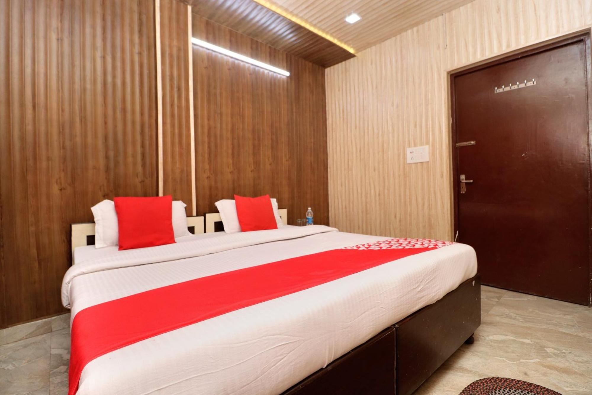 Hotel Oyo Apple Wood 3*