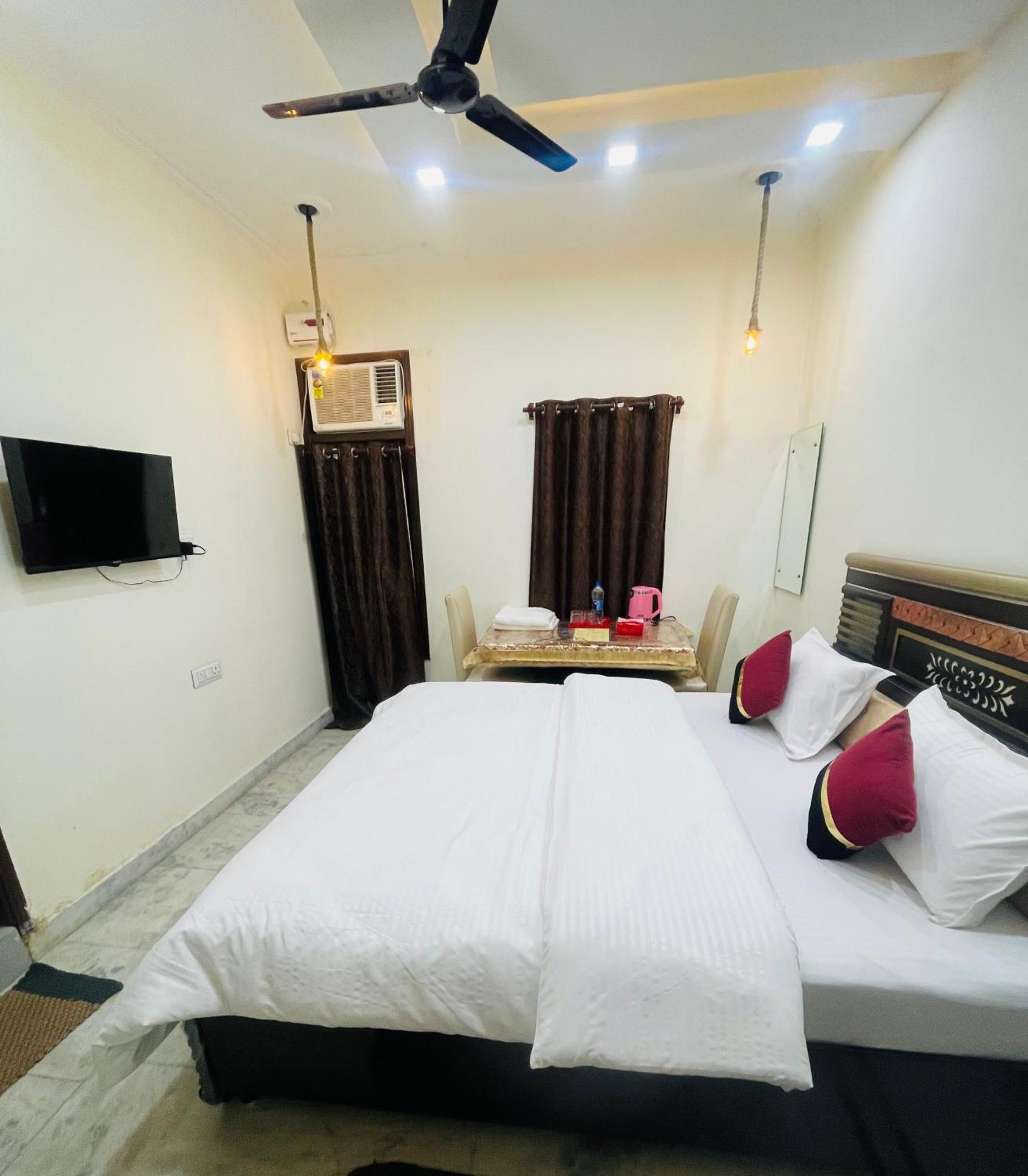 Comforts 500m From Airport * Amritsar